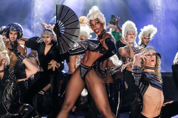Spettacolo FALLING IN LOVE Grand Show nel Teatro Friedrichstadt-Palast
