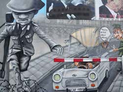 East Side Gallery, Graffiti