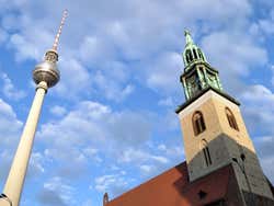 Fernsehturm e la Chiesa Marienkirche
